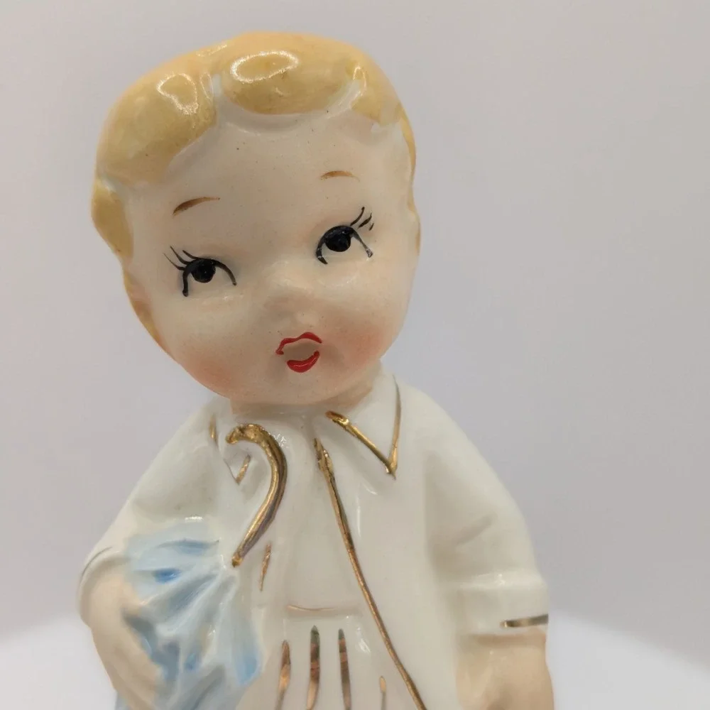Vintage Victoria Ceramic Bor Girl Salt And Pepper‎ Shakers Umbrella Teddy Bear